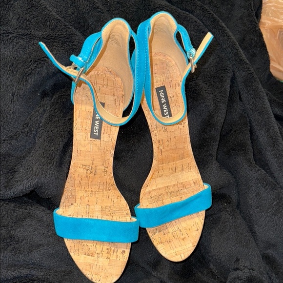 Nine West Blue Sandals with Minimalist Design - Picture 11 of 13